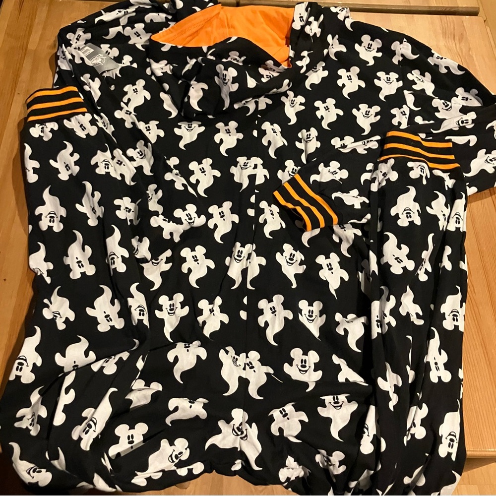 NWT Rare Unisex Disney Black and White Ghost Print Hoodie. Size Medium - Picture 5 of 5